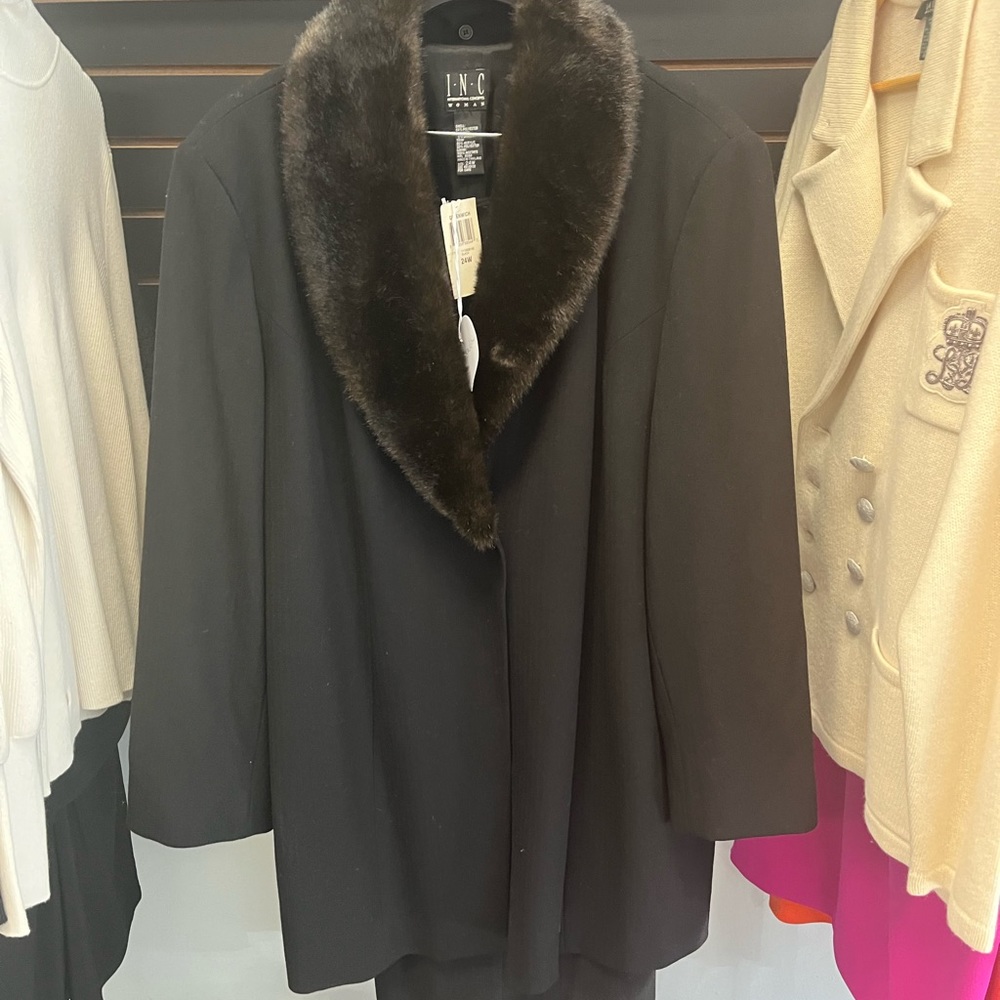Inc fur collar two piece pant suit. NWT Model has on same suit.size 24